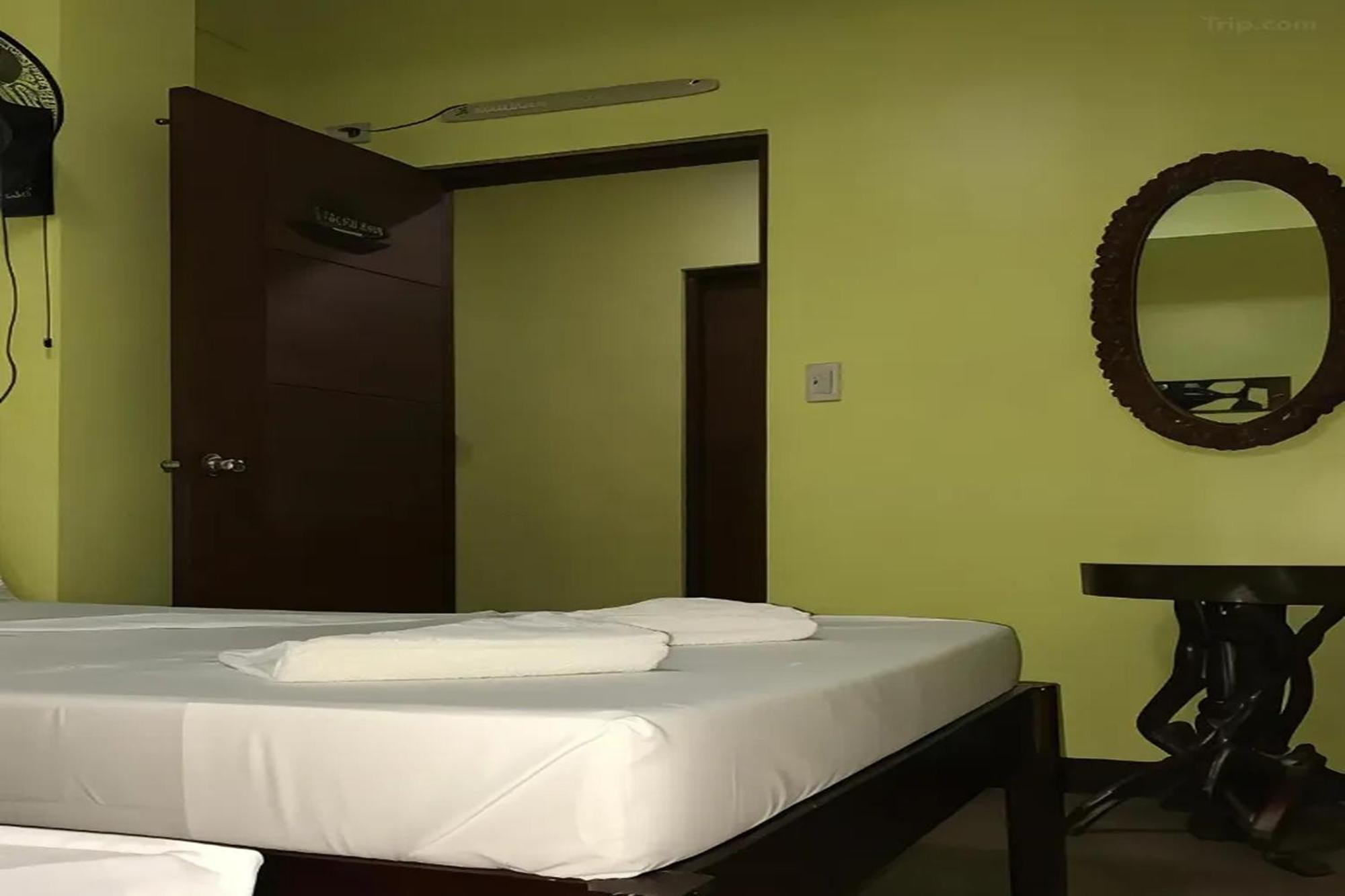 Luis Bay Travellers Lodge Coron Exterior foto