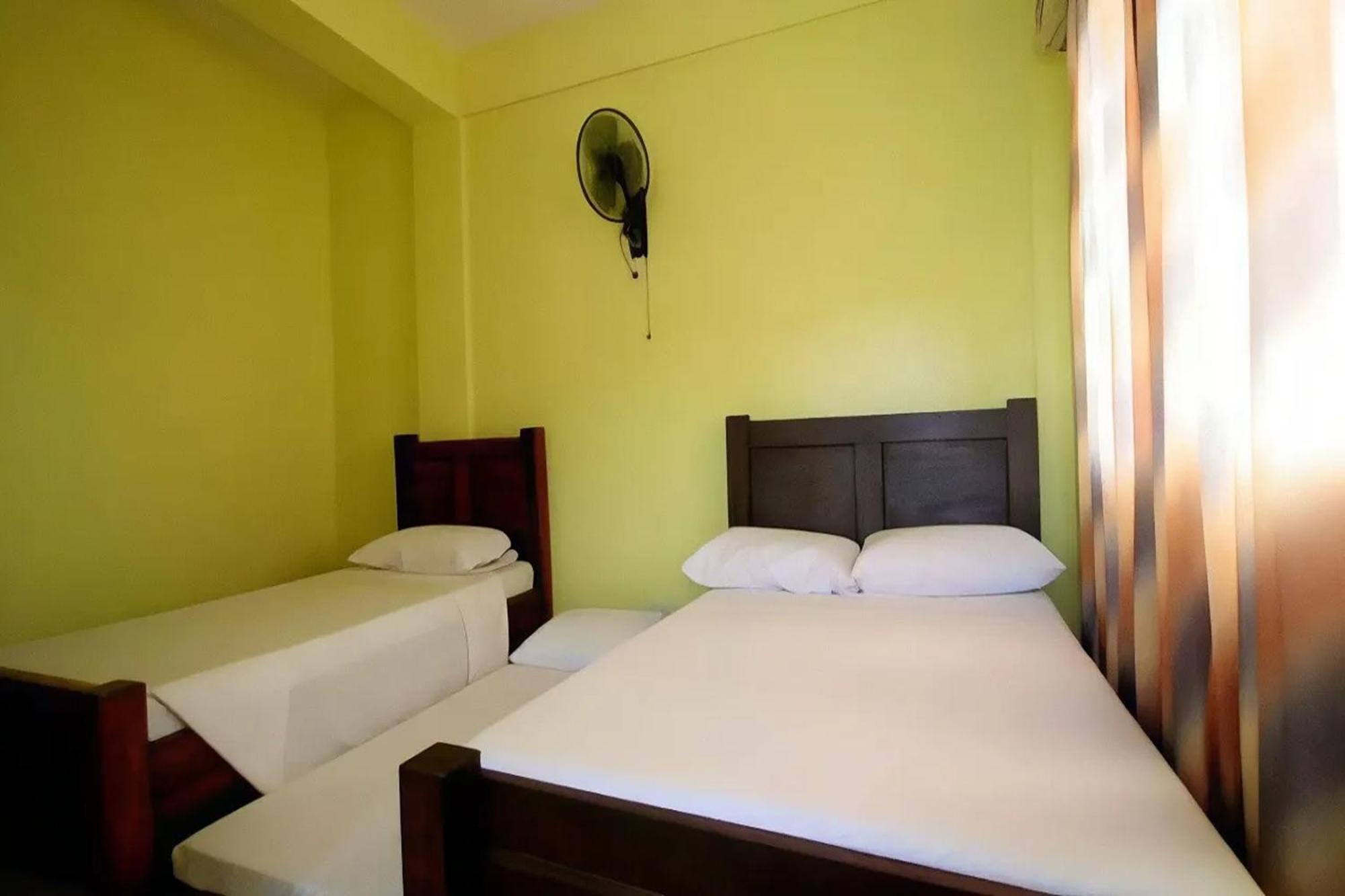 Luis Bay Travellers Lodge Coron Exterior foto