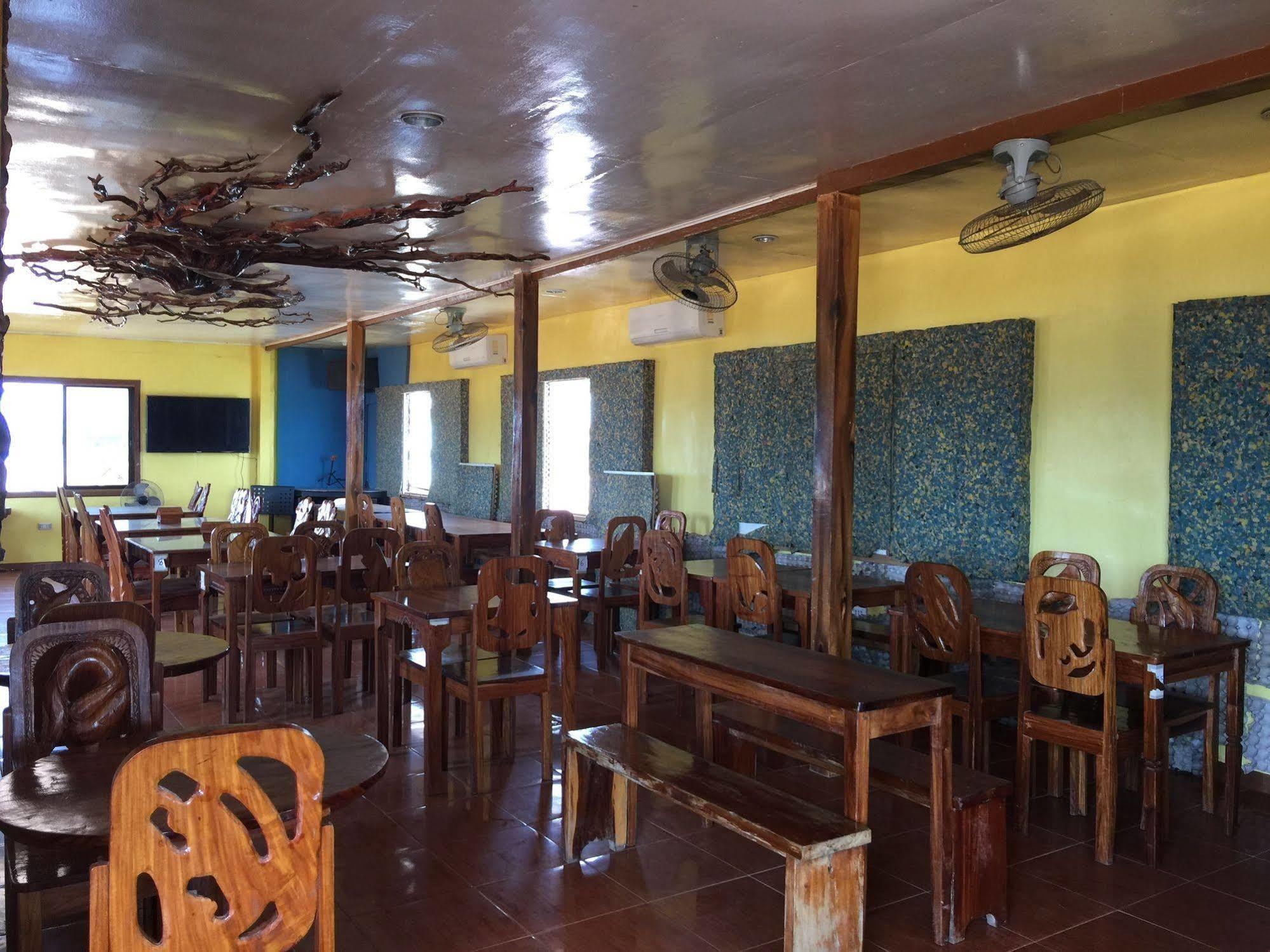 Luis Bay Travellers Lodge Coron Exterior foto