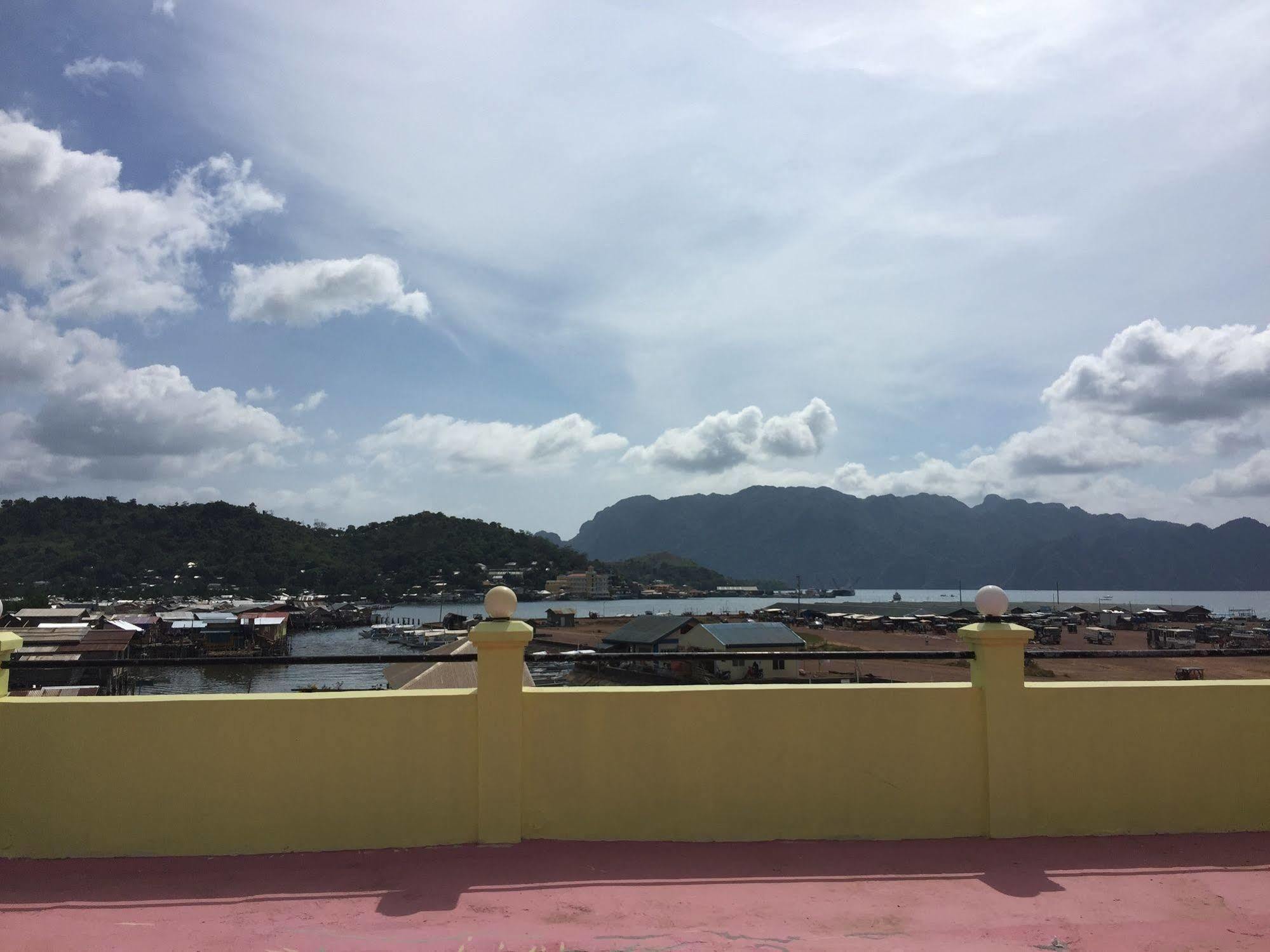 Luis Bay Travellers Lodge Coron Exterior foto